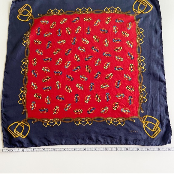COPY - Gucci
handkerchief/ neck scarf
16x16 - Picture 6 of 7
